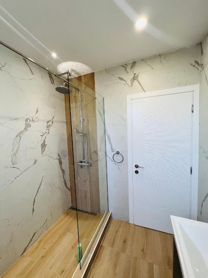 פודגוריצה Apartment Luxury Explorer מראה חיצוני תמונה
