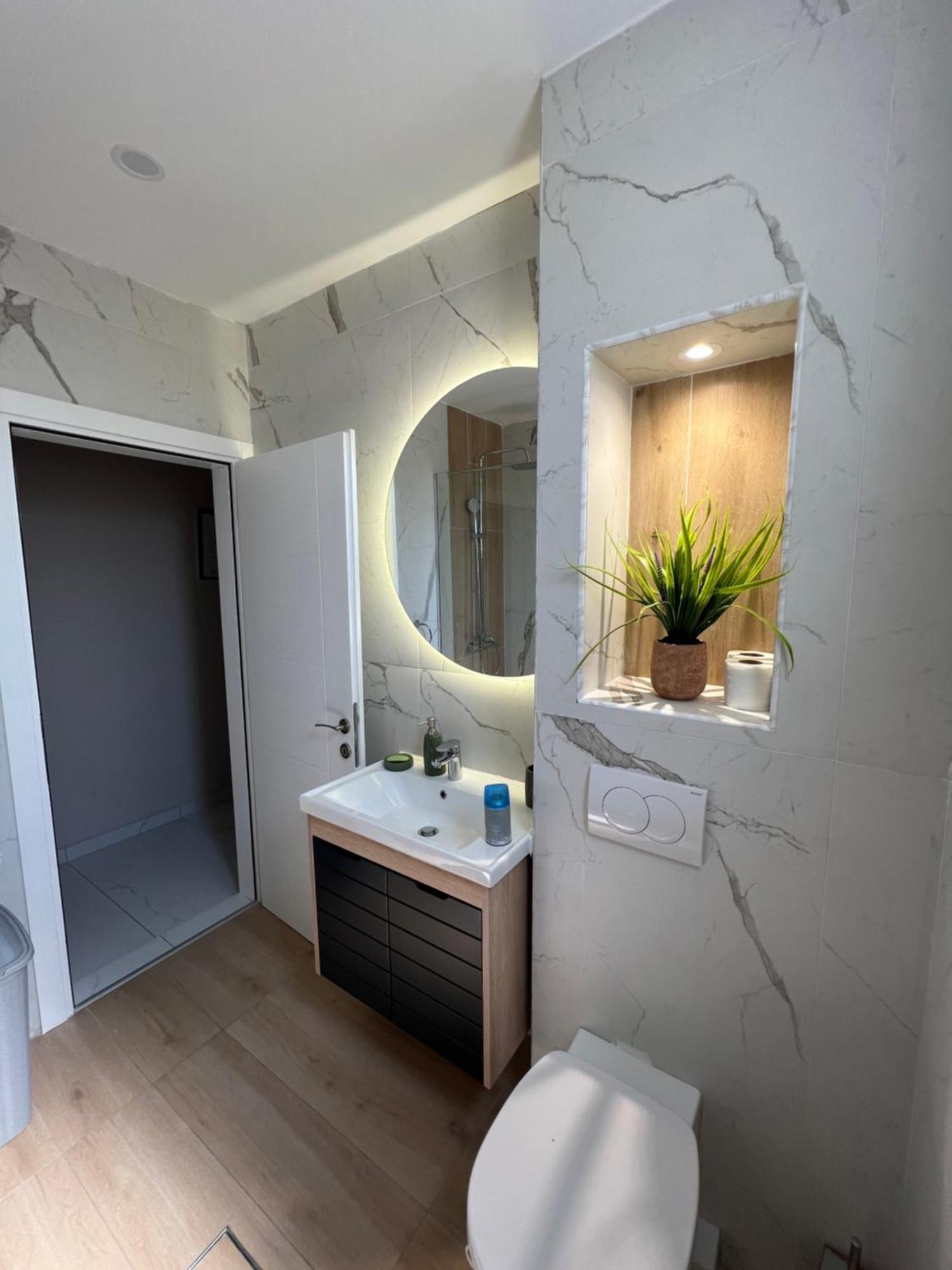 פודגוריצה Apartment Luxury Explorer מראה חיצוני תמונה